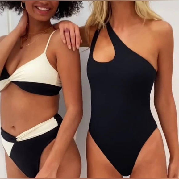 L*SPACE ★ Black Asymmetrical One Piece Swimsuit - Picture 2 of 16